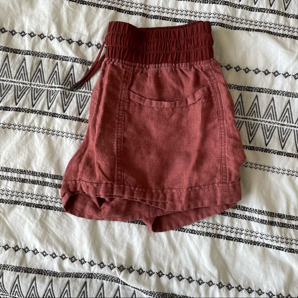 Athleta Cabo Linen Shorts in Rust Red